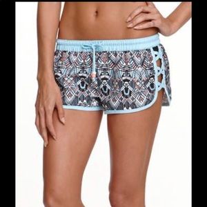 LA hearts board-shorts